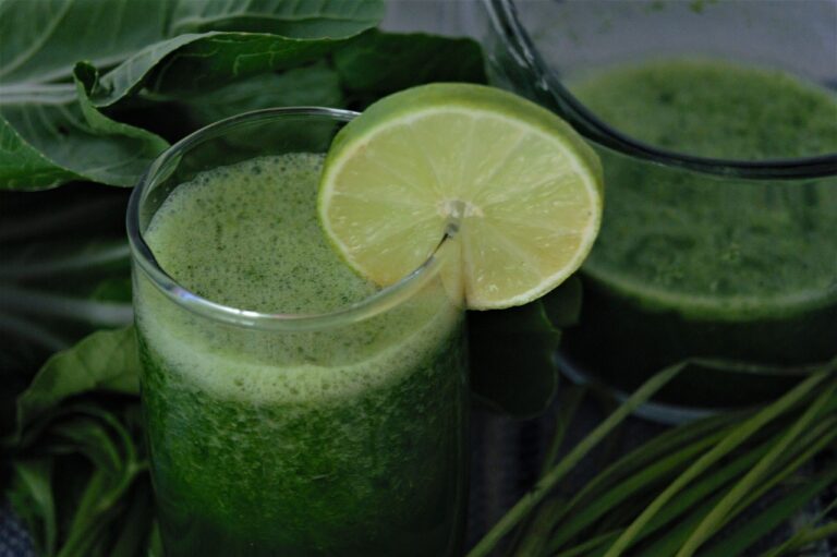 green juices, juice detoxing, chlorophyll-3871293.jpg